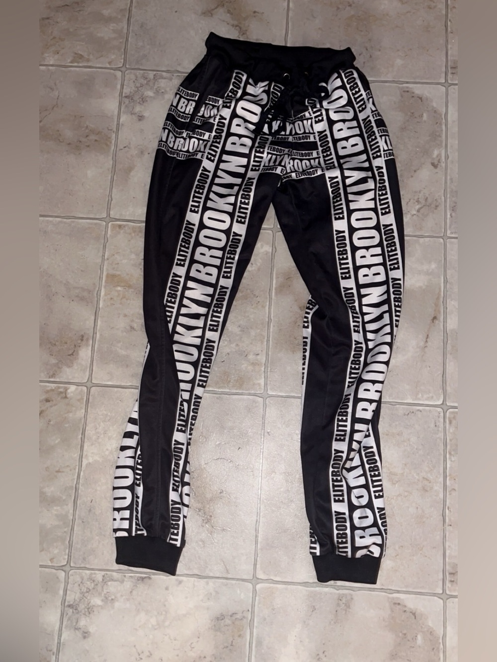 EUC EliteBody Women’s Sweatpants with Pockets!